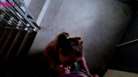 Оприходовал сводную сестру в подъезде и мощно кончил ей на попку