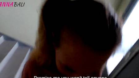 Оприходовал сводную сестру в подъезде и мощно кончил ей на попку