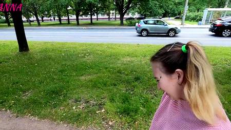 Оприходовал сводную сестру в подъезде и мощно кончил ей на попку