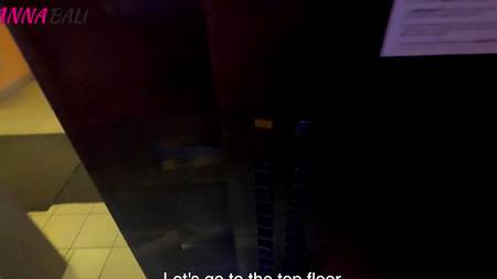 Оприходовал сводную сестру в подъезде и мощно кончил ей на попку