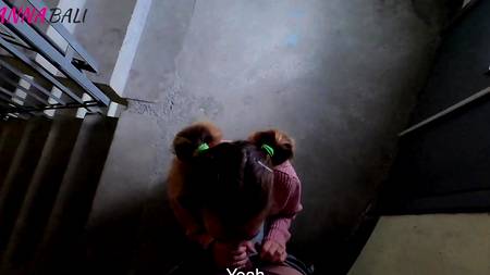 Оприходовал сводную сестру в подъезде и мощно кончил ей на попку