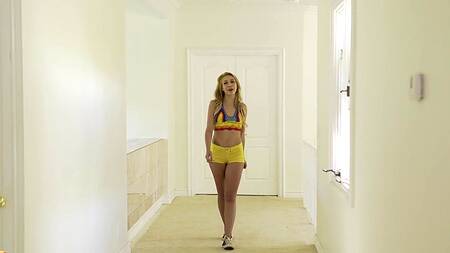 Негр после ссоры жарко трахает красотку Gina Valentina