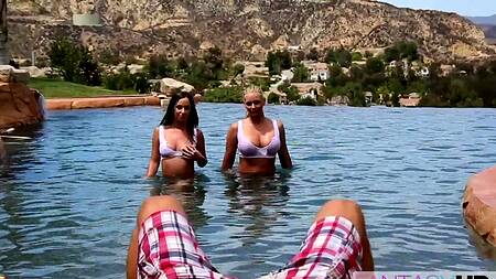 Жопастые телки увлажняются маслом у бассейна и соблазняют мужика