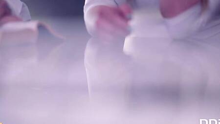 Жена застает мужа с белокурой любовницей и присоединяется