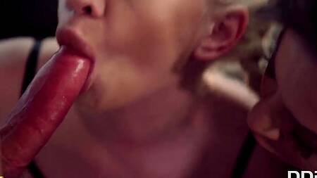 Жена застает мужа с белокурой любовницей и присоединяется