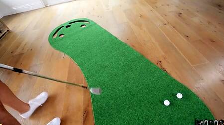 Пришла учиться играть в гольф, но занялась страстным сексом