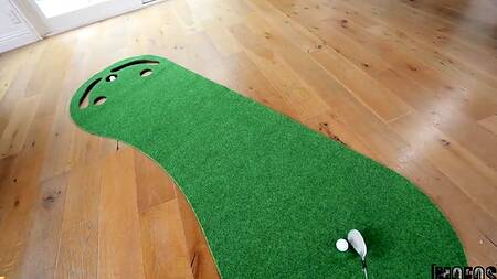 Пришла учиться играть в гольф, но занялась страстным сексом