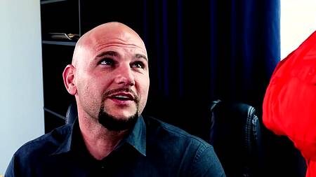 Секретарша хочет начать рабочий день с ебли с боссом