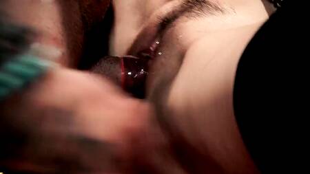 Трое заключенных ебут ненасытную начальницу тюрьмы