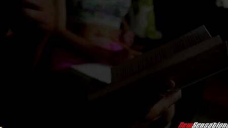 Милая Kiley Jay соблазнила брутала на страстный секс