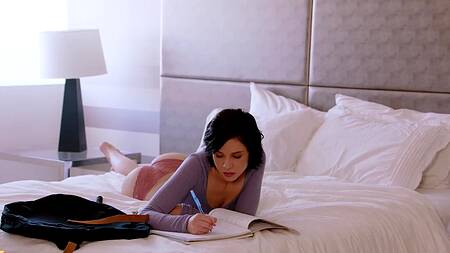 Рыжая жена зовет брюнетку, чтобы порадовать себя и мужа ЖМЖ