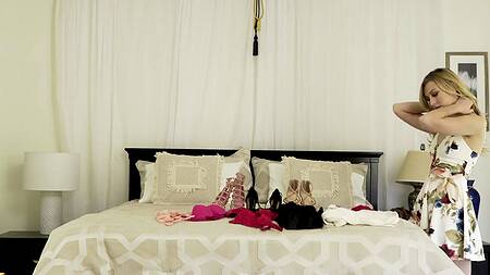 Красивая блондинка изменяет мужу с бруталом