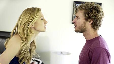 Красивая блондинка изменяет мужу с бруталом