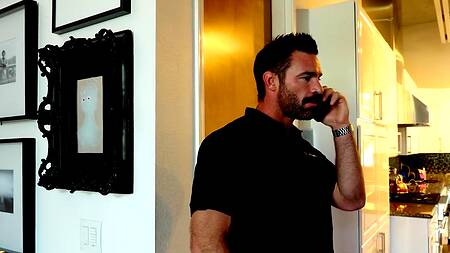 Увидел как соседка загорает без лифчика и трахнул её