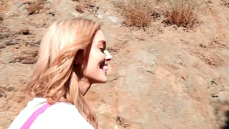 Жаркая Kali Roses меняет езду на велосипеде на хуй