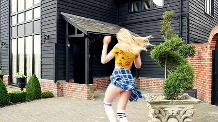 Худенькая няня соблазнила мужика в первый рабочий день