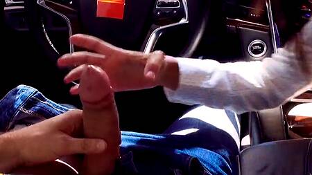 Мужик на дорогой машине развел милфу на секс