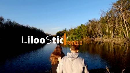 Русская парочка занимается сексом у речки на природе