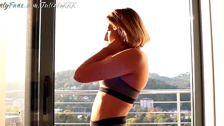 Выебал сзади и кончил на мордашку русской фитоняшке