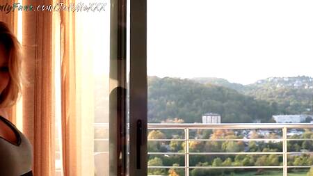 Выебал сзади и кончил на мордашку русской фитоняшке