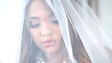 Жених трахает невесту и её подругу по очереди