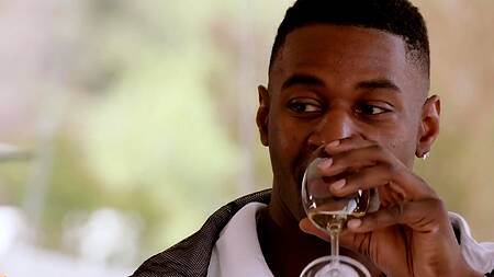 Две белые красотки скачут на черных хуях