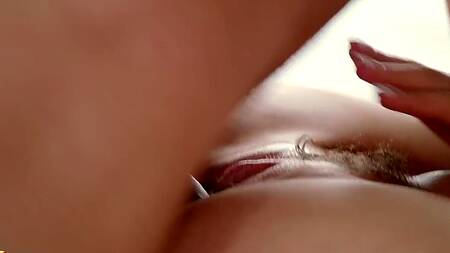 Красотка после допроса трахается в попку с подельником