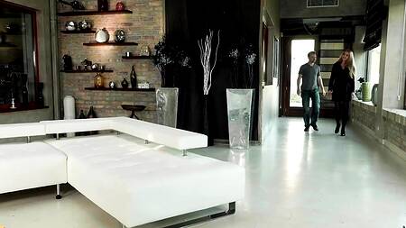 Мужик случайно пригласил на секс трех красивых телок