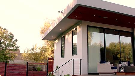 Начальник ебет в жопу развратную жену и милую помощницу