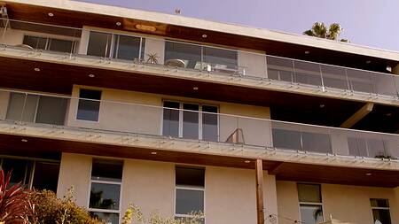 Рыжая девка отбила у подруги парня и занялась с ним анальным сексом