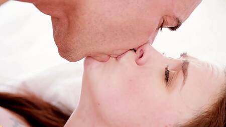 Неудовлетворенная Chanel Preston отдается в жопу другу мужа