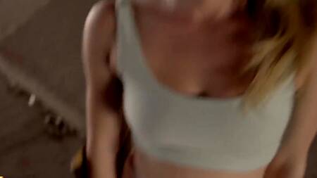 Снял девку и трахнул её за деньги толстым членом