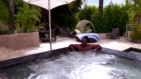 Красотка Riley Reid отдается негру с огромным хуем в попку