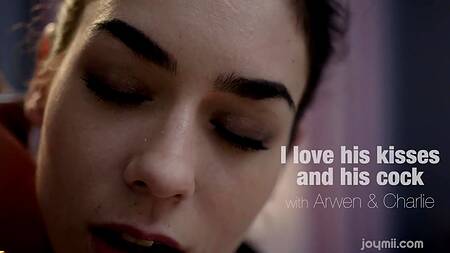 Стеснительный ботаник страстно трахает подругу