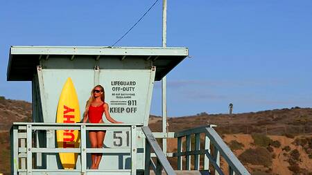 Спасательница после смены анально ебется с богачом