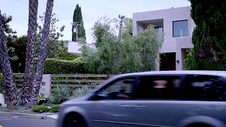 Красивая содержанка ублажает богача анальным сексом