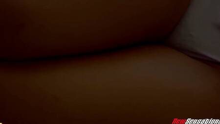 Красотка специально не дрочила, чтобы страстно трахнуться