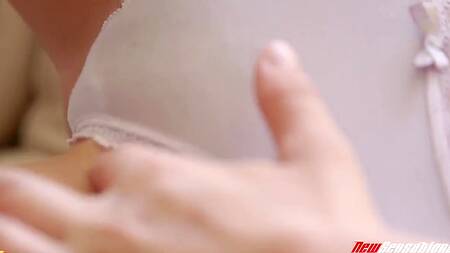 Красотка специально не дрочила, чтобы страстно трахнуться