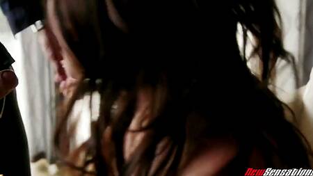 Красотка специально не дрочила, чтобы страстно трахнуться