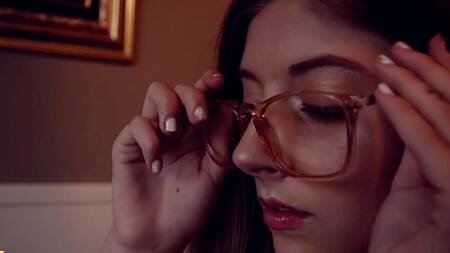 Страстная худышка стягивает презерватив во время секса