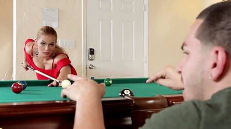 Сексуальной Sloan Harper хочется ебаться, а не играть в бильярд