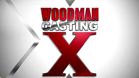 Вудман ебет в жопу способную телку и ссыт ей в рот