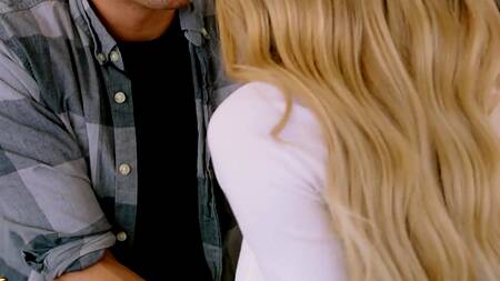 Неудовлетворенная телка изменяет с парнем с тиндера