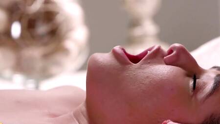 Страстная пара ссорится и занимается бурным сексом