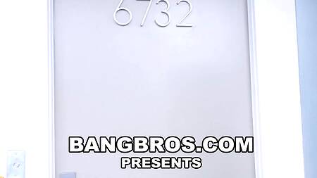 Учительница французского резвится с забавным студентом