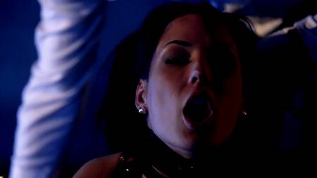 Муж приводит любовника, чтобы тот трахал очаровательную жену