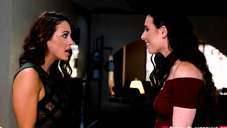 Стриптизеры на девичнике трахнули невесту и её подруг