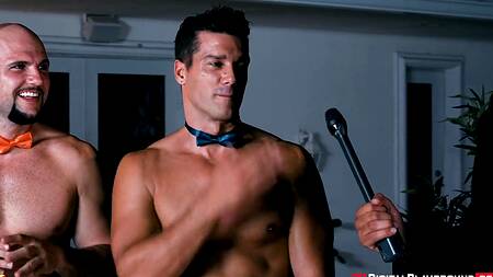 Холостячка не смогла определиться и трахнулась с двумя