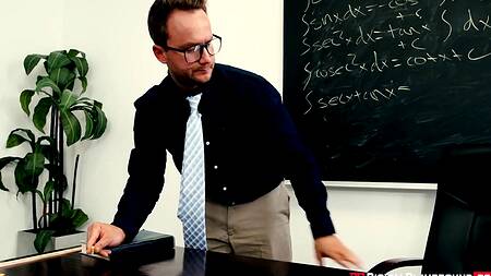 Мастурбация студентки провоцирует еблю с учителем