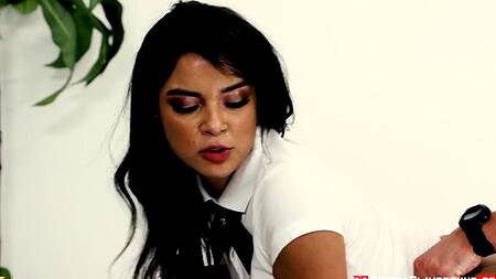 Мастурбация студентки провоцирует еблю с учителем